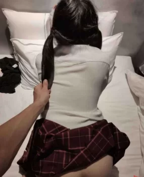 骚妹妹，一碰就出水