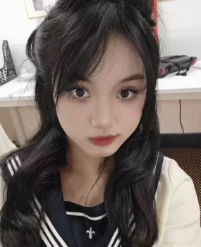 还在读书的兼职小姑娘