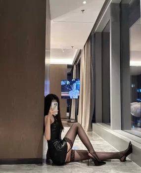 扛着大长腿一顿输出感觉美妙