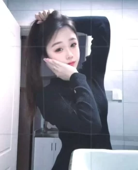 刚被姐妹带入行的00后妹子