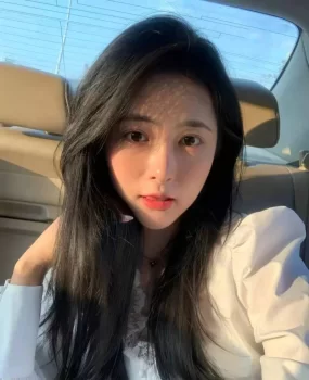 沈阳艺校极品校花前凸后翘 紧白粉