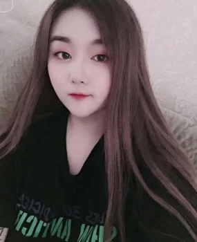 长得凑合，丰满