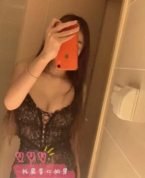 上海浦东相当不错的美女安然，肤白貌美