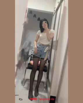 长腿小姐姐兼职。各种制服。爽到天